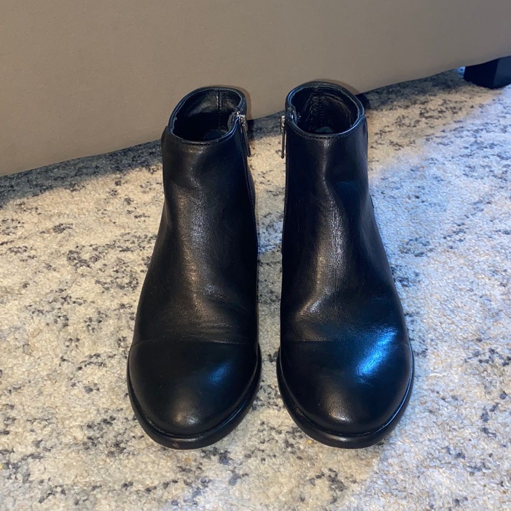 Frye Ankle Boots with zipper - size 7.5